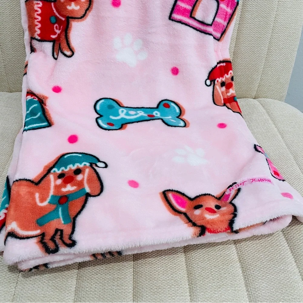 NEW Betsey Johnson Pink‎ Holiday Dog Plush Throw Blanket Christmas Gingerbread